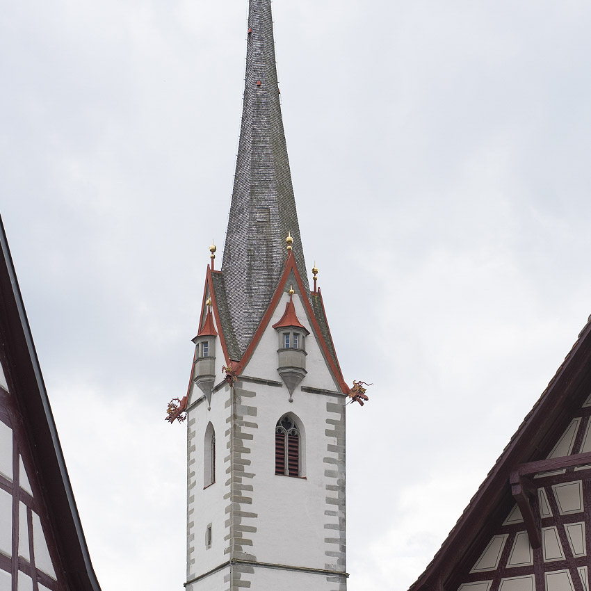 Tour Bodensee 03 - 2016_KA78538-1 Kopie.jpg - Ein wunderschöner Ort mit vielen Fachwerkhäusern und diesem prachtvollen Kirchturm